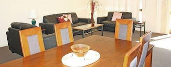 Aquarius Resort Holiday Apartments - Goulburn Accommodation 3