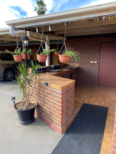 Elm Court Motel - Goulburn Accommodation 6