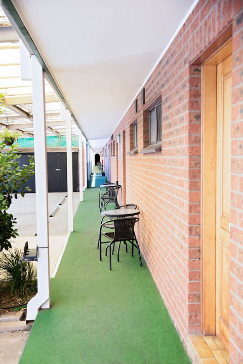 Elm Court Motel - Goulburn Accommodation 5