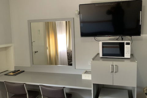 Orana Windmill Motel - Goulburn Accommodation 4