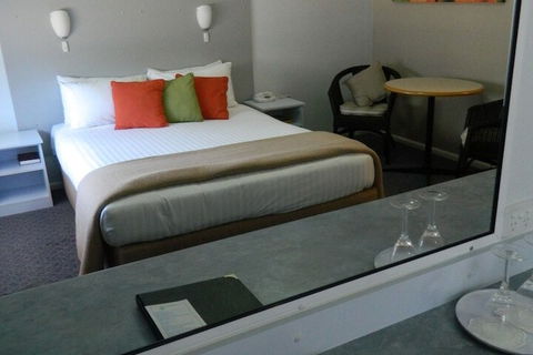 Orana Windmill Motel - Goulburn Accommodation 7