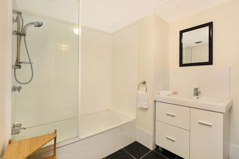 Palmerston Tower Holiday Apartments - Goulburn Accommodation 4