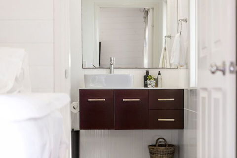 Aaloka Bay - Goulburn Accommodation 7