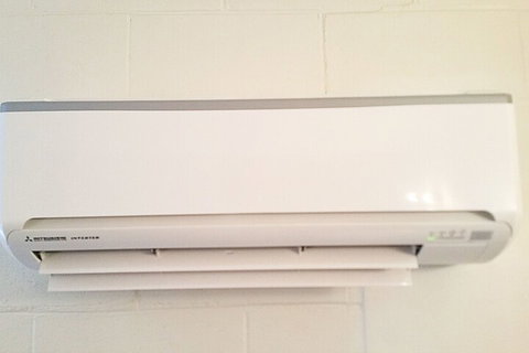 A & A Lodge Motel Emerald - Goulburn Accommodation 3