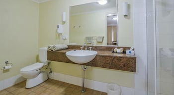 Golden Guitar Motor Inn - Goulburn Accommodation 6