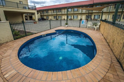 Golden Guitar Motor Inn - Goulburn Accommodation 1