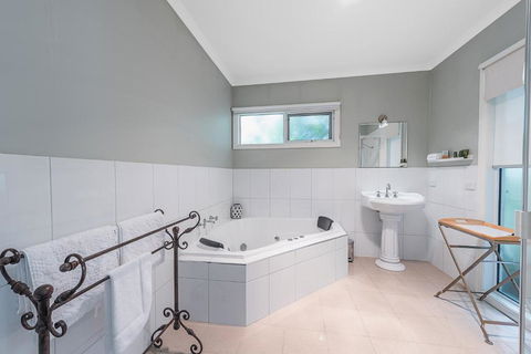 Amelina Cottages - Goulburn Accommodation 2