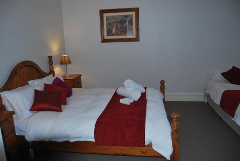 Jacaranda Cottage - Goulburn Accommodation 4