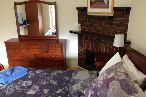 MacDonnell House Naracoorte - Goulburn Accommodation 4