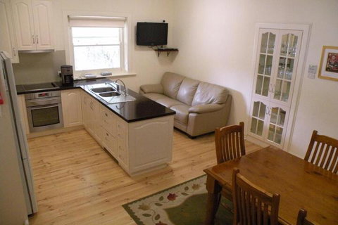 MacDonnell House Naracoorte - Goulburn Accommodation 7
