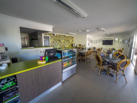 Mackay Oceanside Central Hotel - Goulburn Accommodation 3