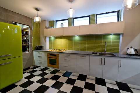 Retro House - Goulburn Accommodation 3