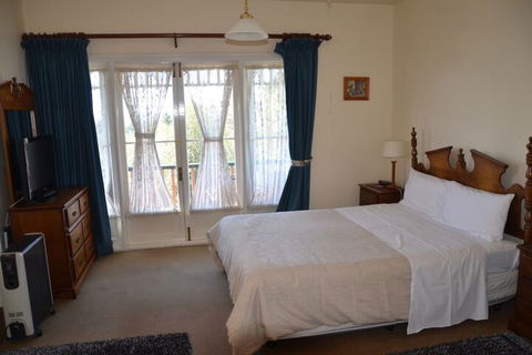 Leura House - Goulburn Accommodation 4