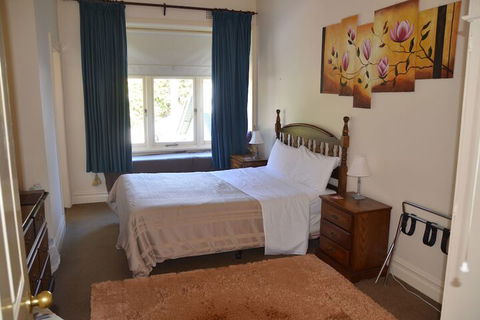 Leura House - Goulburn Accommodation 2