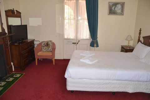 Leura House - Goulburn Accommodation 6