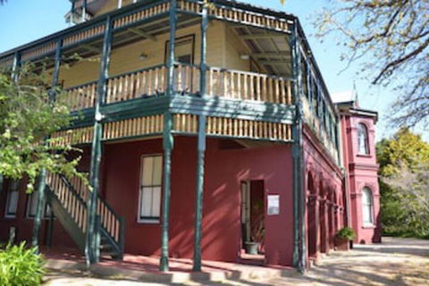 Leura House - Goulburn Accommodation 0