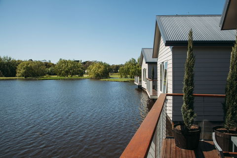 Lakeside Villas At Crittenden - Goulburn Accommodation 1