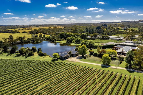 Lakeside Villas At Crittenden - Goulburn Accommodation 3