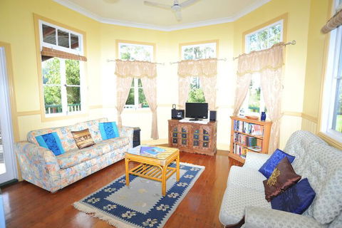 Avalon Noosa Farm Cottages - Goulburn Accommodation 7