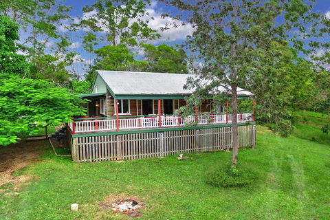 Avalon Noosa Farm Cottages - Goulburn Accommodation 1