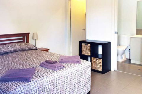 Derby Lodge Self Contained Apartments - Goulburn Accommodation 6