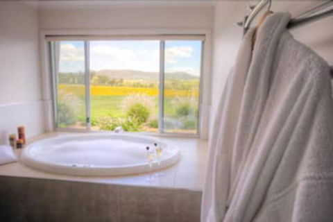 Azjure Studio Retreat - Goulburn Accommodation 7