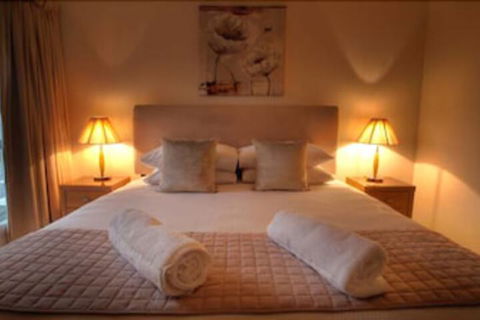 Azjure Studio Retreat - Goulburn Accommodation 2