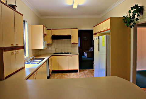 Mountain Top Holiday Home - Goulburn Accommodation 2