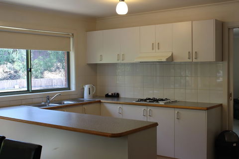 Australian Home Away Ringwood At Bardia - Goulburn Accommodation 5