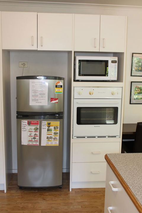 Australian Home Away Ringwood At Bardia - Goulburn Accommodation 3
