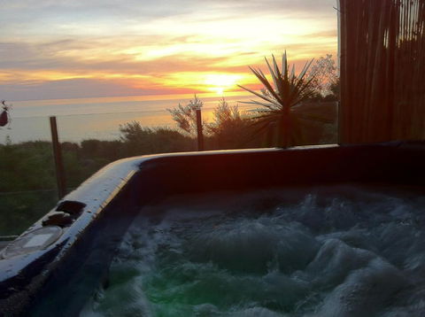Award Winning Beach Front Retreat - Goulburn Accommodation 1