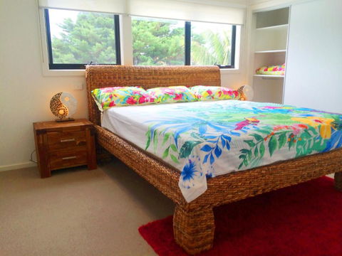 Award Winning Beach Front Retreat - Goulburn Accommodation 5