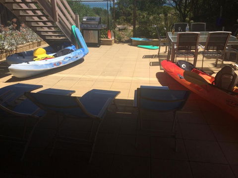 Award Winning Beach Front Retreat - Goulburn Accommodation 4