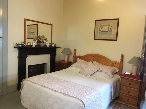 Victoria House - Goulburn Accommodation 0