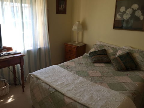 Victoria House - Goulburn Accommodation 6