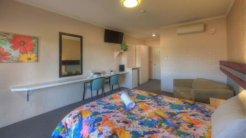 The Vines Motel And Cottages - Goulburn Accommodation 6