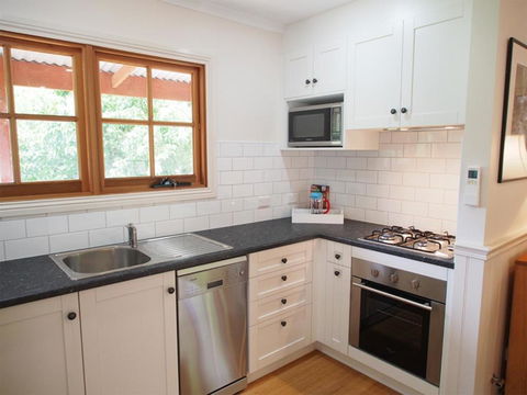 Tahara Cottage - Goulburn Accommodation 2
