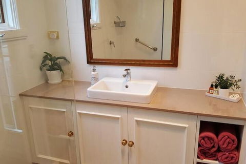 Arendon Cottage - Goulburn Accommodation 5