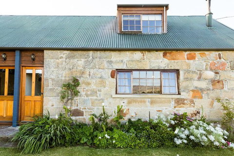 Daisy Bank Cottages - Goulburn Accommodation 3