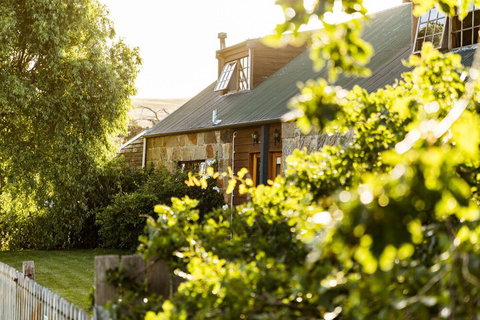 Daisy Bank Cottages - Goulburn Accommodation 6
