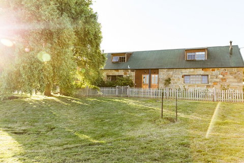 Daisy Bank Cottages - Goulburn Accommodation 1