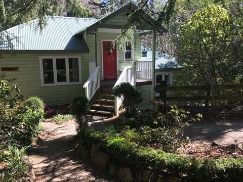 Highland Cottage - Goulburn Accommodation 4