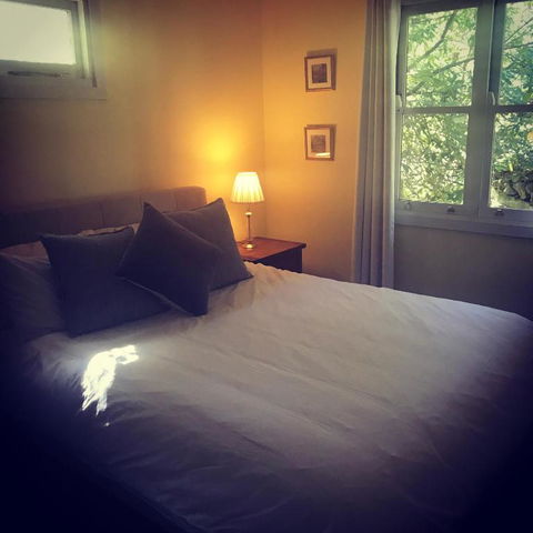 Highland Cottage - Goulburn Accommodation 1