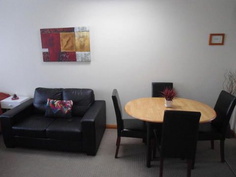 Ashwood Apartment Bellerive - Goulburn Accommodation 6