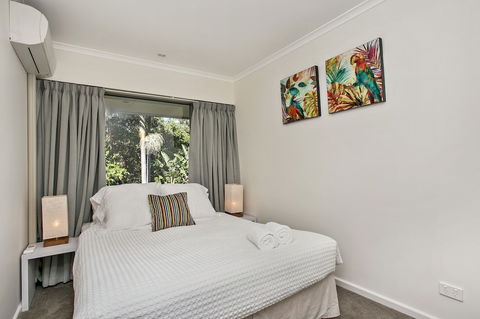 A Perfect Stay - 2 James Cook Apartments - Goulburn Accommodation 2