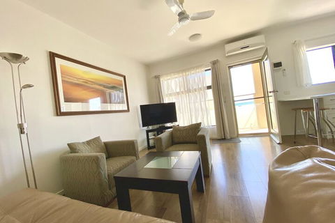 Atlantic West Beach Apartments - Goulburn Accommodation 6