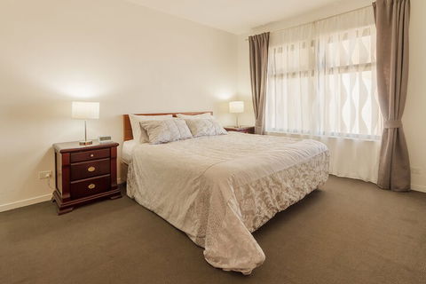 Atlantic West Beach Apartments - Goulburn Accommodation 7