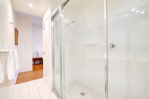 Mobys Beachside Retreat - Goulburn Accommodation 5