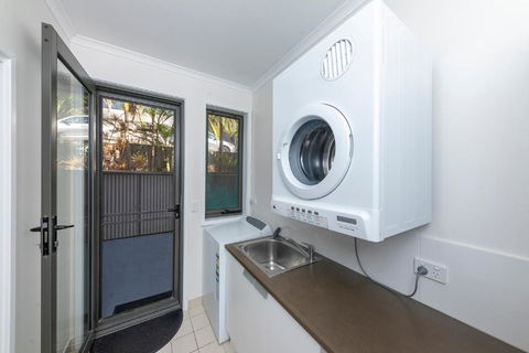 Boom 6 Boomerang Beach - Goulburn Accommodation 3