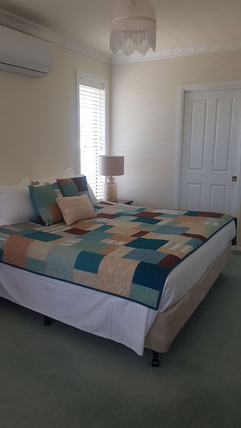 Grovely House Bed & Breakfast - Goulburn Accommodation 6